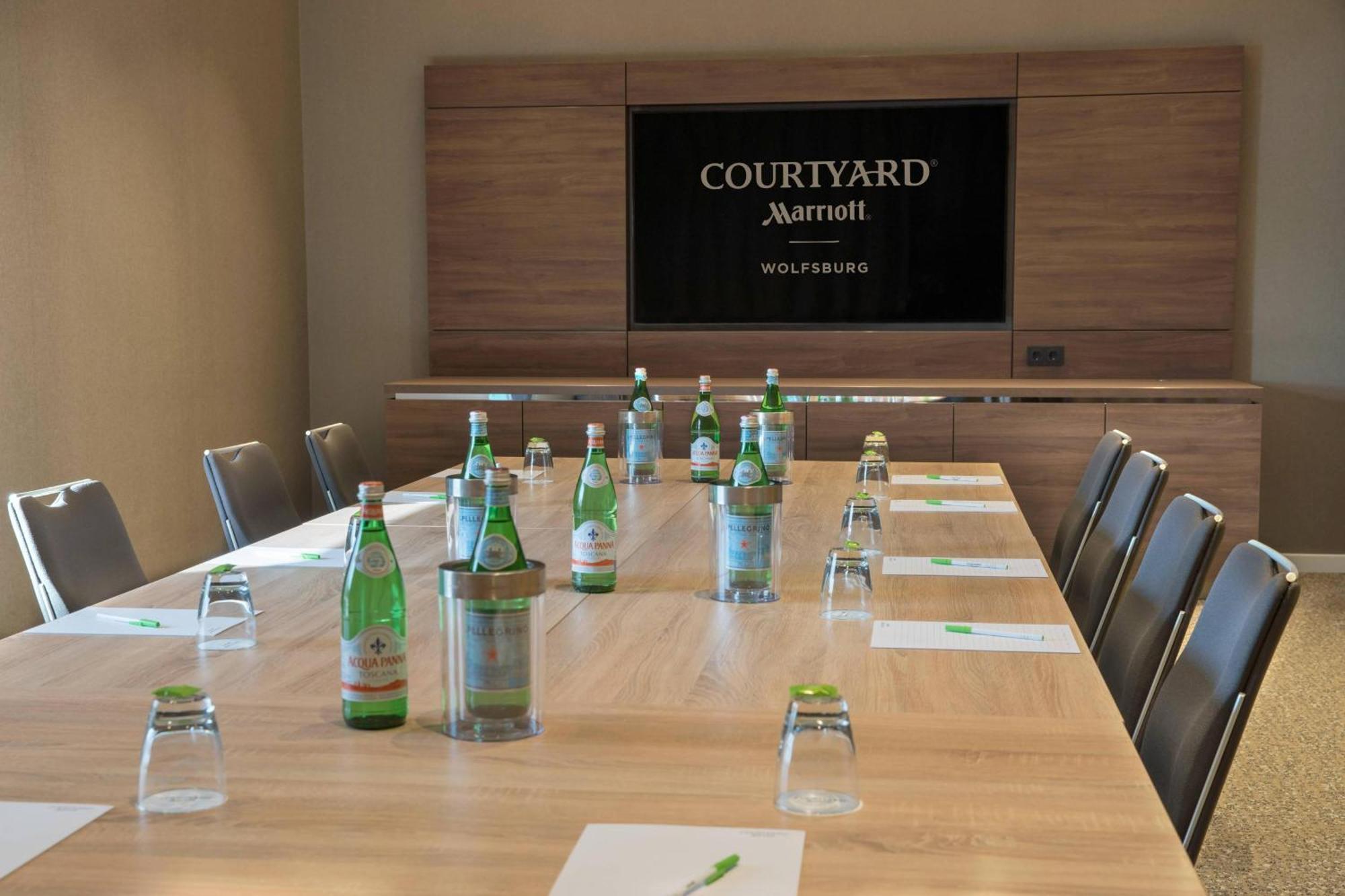 Courtyard By Marriott Wolfsburg Hotel Kültér fotó